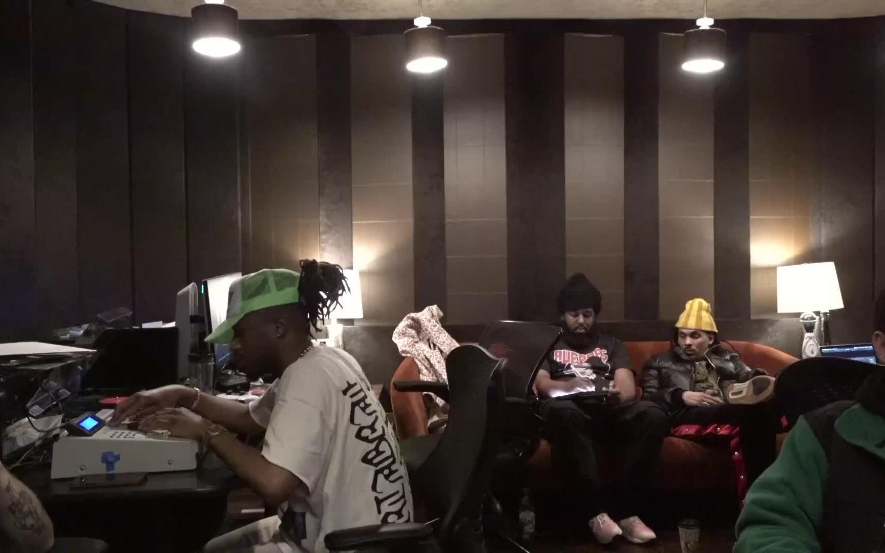 [图]Metro Boomin 展示“Feel the Fiyaaaah”的创作过程，A$AP Rocky 也有参与