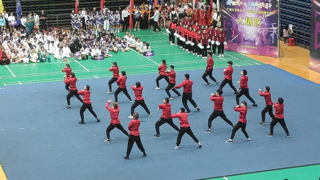 [图]大学啦啦操竞赛现场惊现当红偶像团体新歌《朱雀》!!!