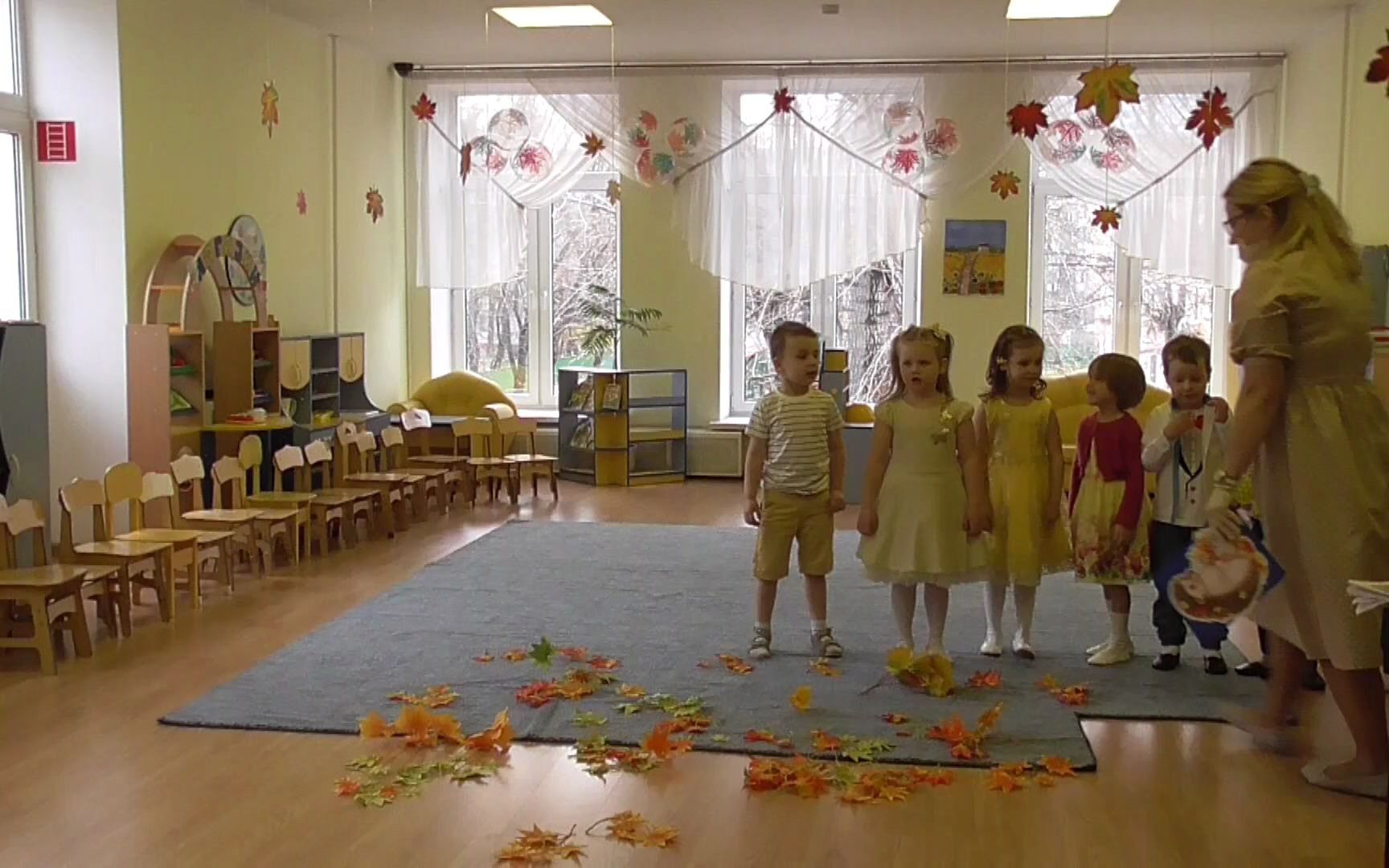 疫情也不怕俄罗斯幼儿园秋天节表演20201113