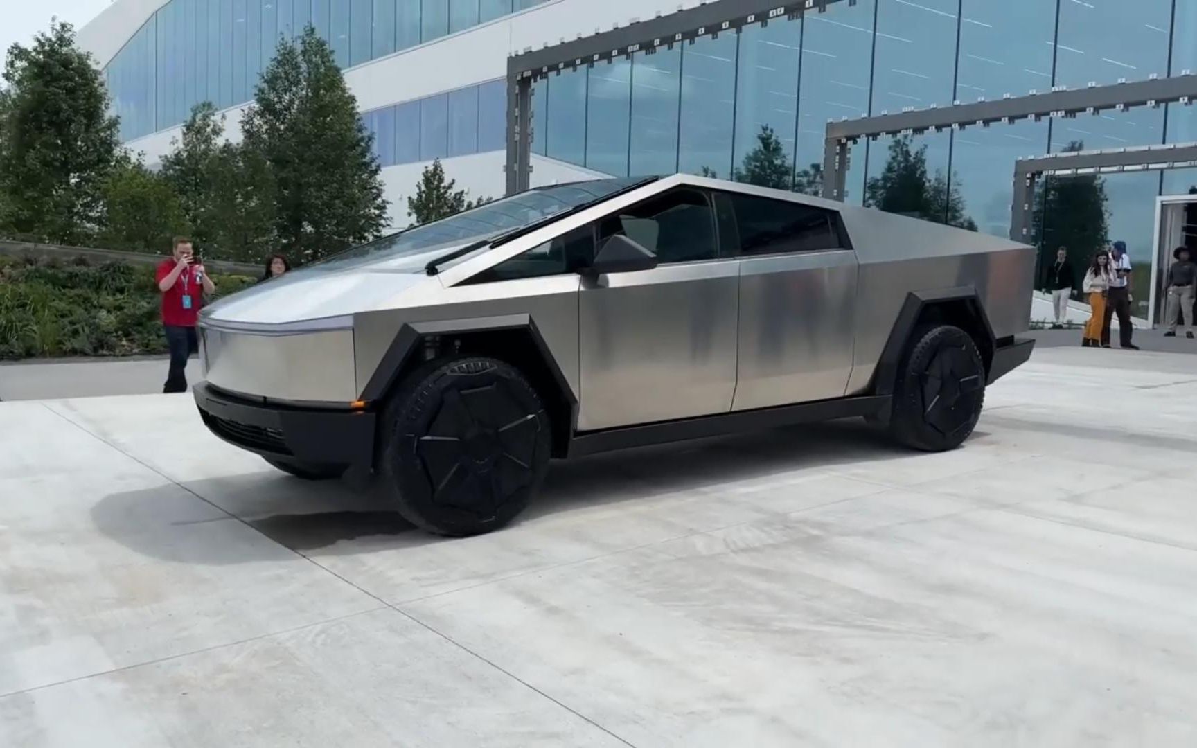 特斯拉最具吸引力的汽车:像外星飞船,无漆面不锈钢外壳