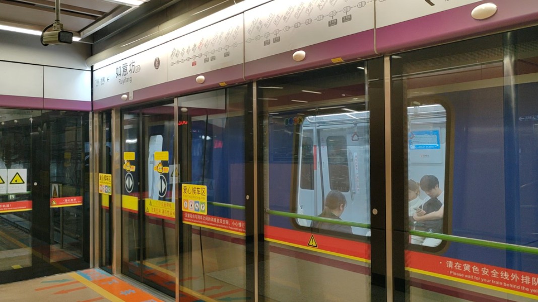 广州地铁六号线l6型电客车06x165-166如意坊站进出站(列车交路:黄陂站