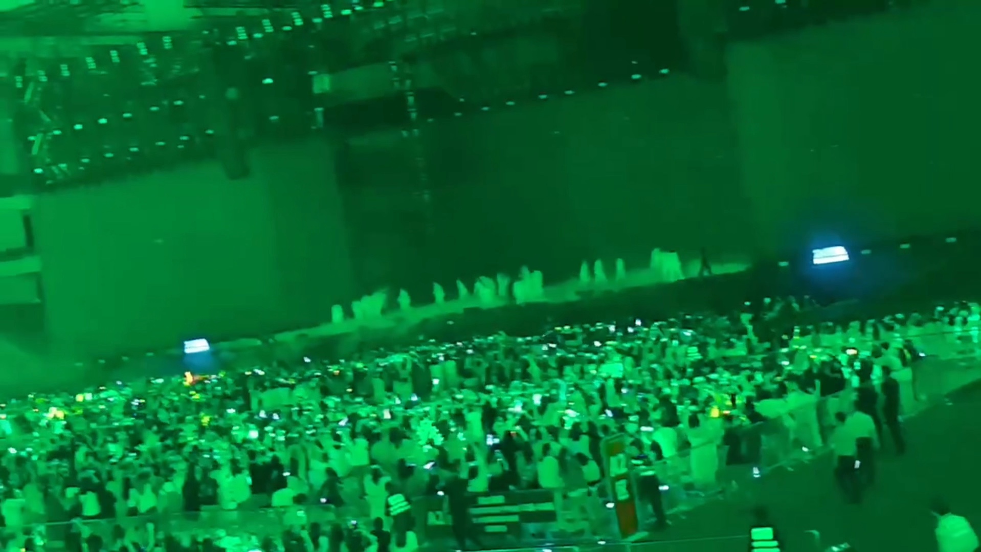 乐华家族演唱会8.24 王一博绿海存档