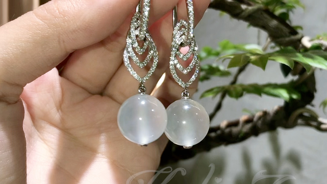 翡翠白冰圆珠耳坠