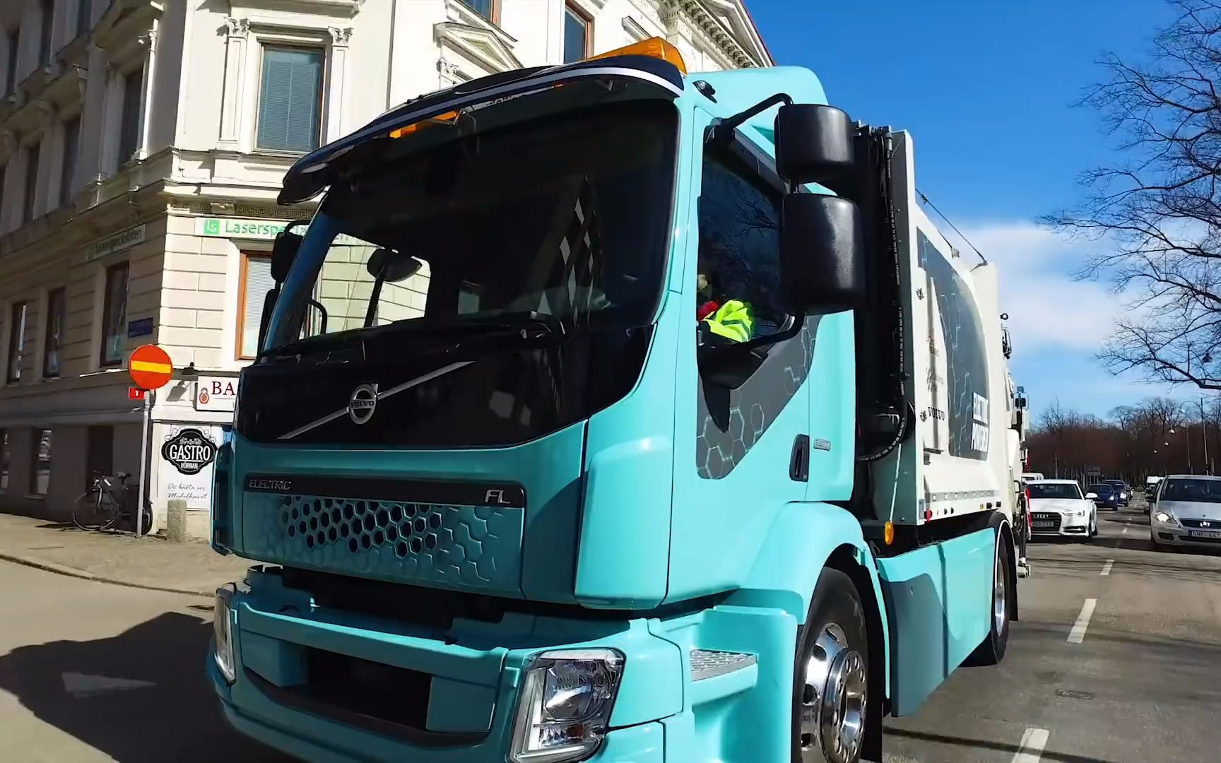 沃尔沃首款纯电动卡车:沃尔沃fl垃圾转运车(英语字幕)_哔哩哔哩 (゜