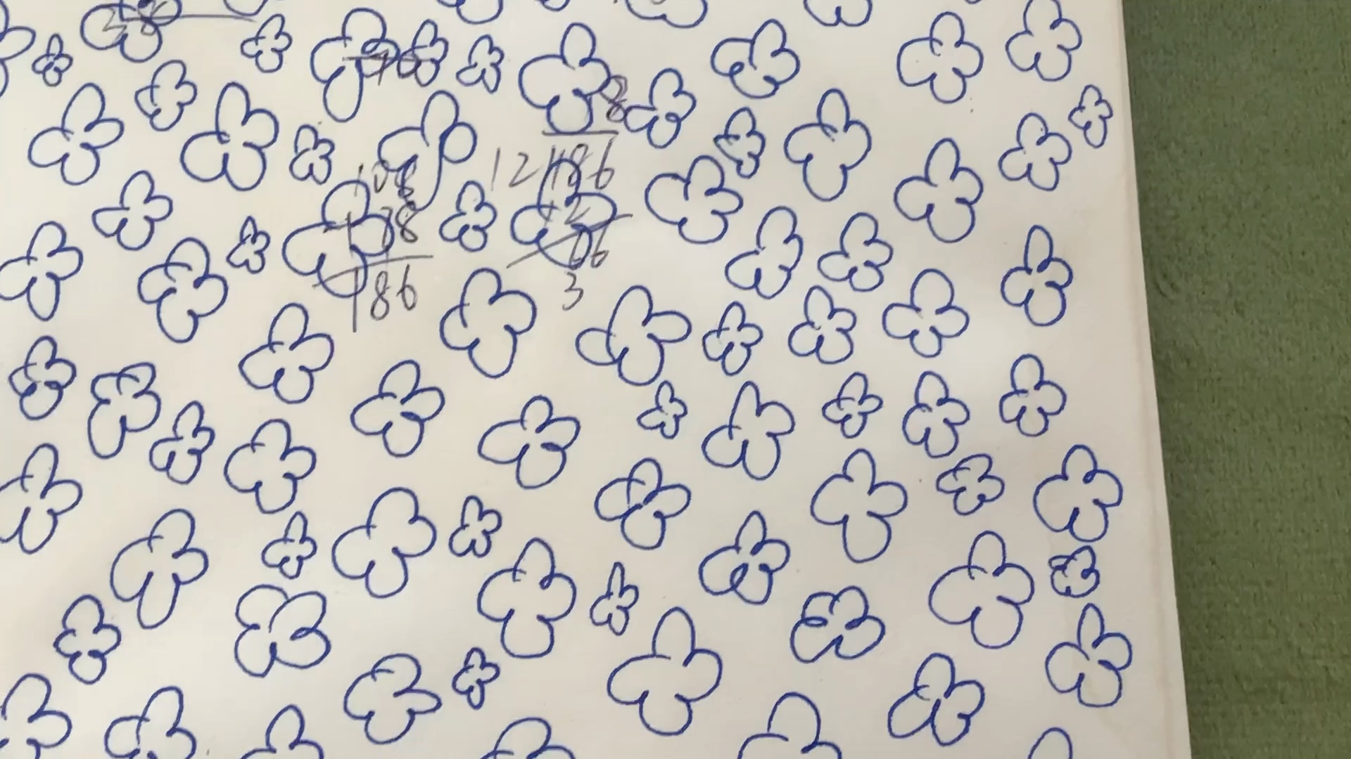 重叠元素!卡通简笔画.幻想云朵或者花朵.