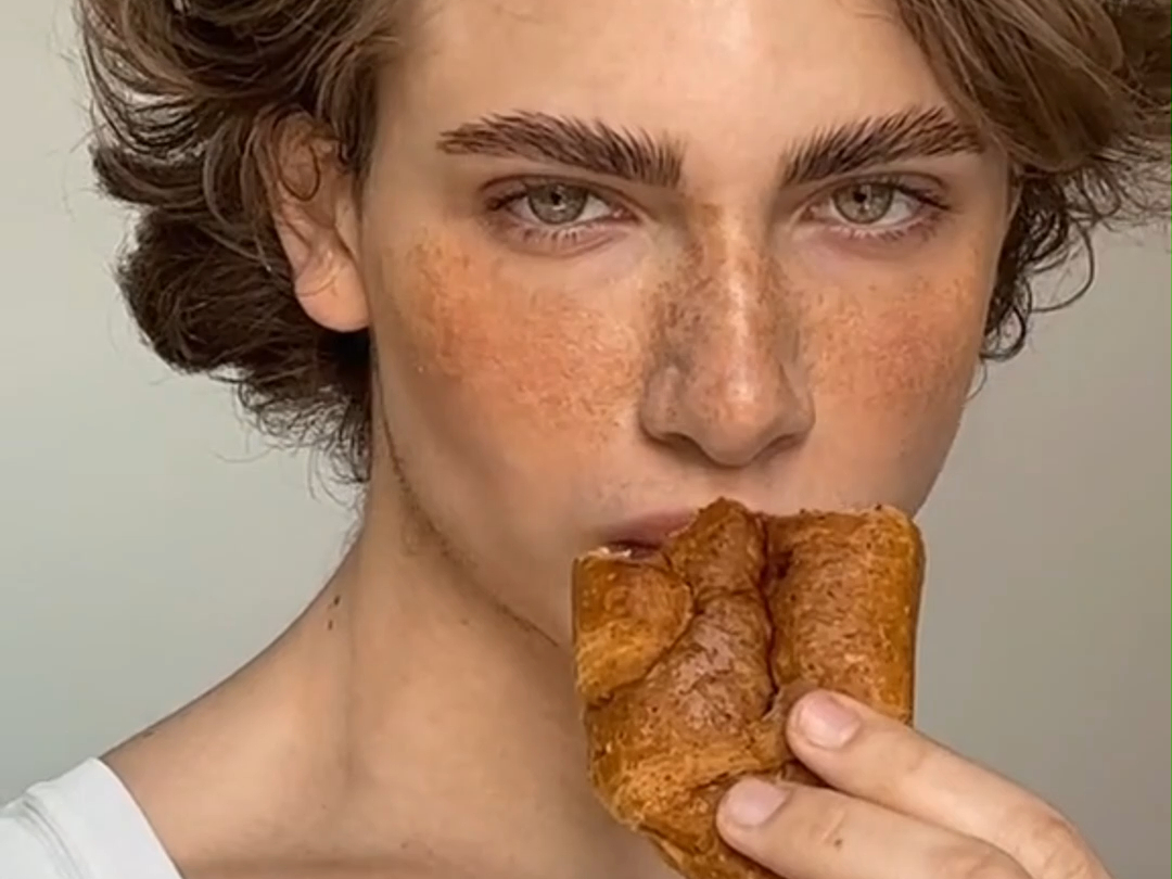 tiktok帅哥美妆博主| mario_leccese