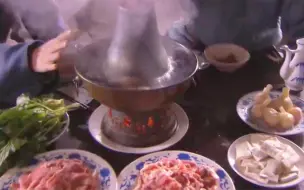 Download Video: 盘点：影视涮羊肉吃戏：两盘羊肉，冻豆腐，糖蒜，粉丝，菠菜全上