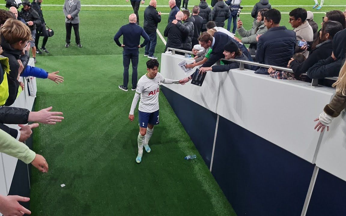 10.16热刺vs埃弗顿】热刺球员赛后返回更衣室记录