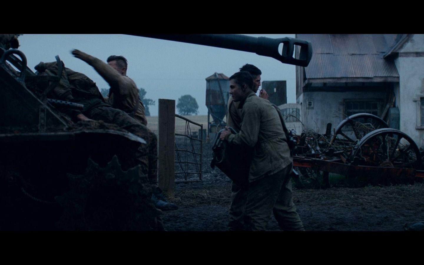 fury狂怒15 众人为德军设伏 喝酒酝酿情绪