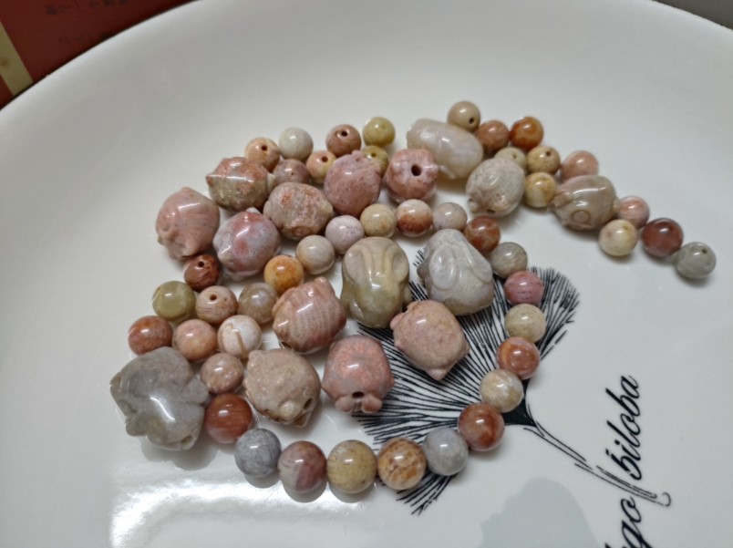 清出珊瑚玉雕刻件