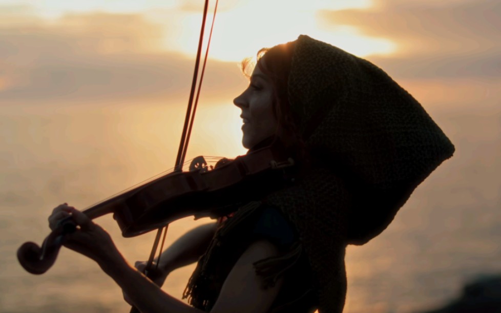 [图]Lindsey Stirling - Joy To The World (Official Music Video)