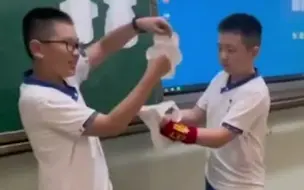 Descargar video: 永远不要嫌性教育太早！这个学校做得太棒啦！