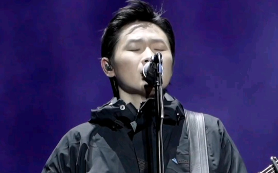 梁博最新现场直拍,出现又离开,冲锋衣帅气.