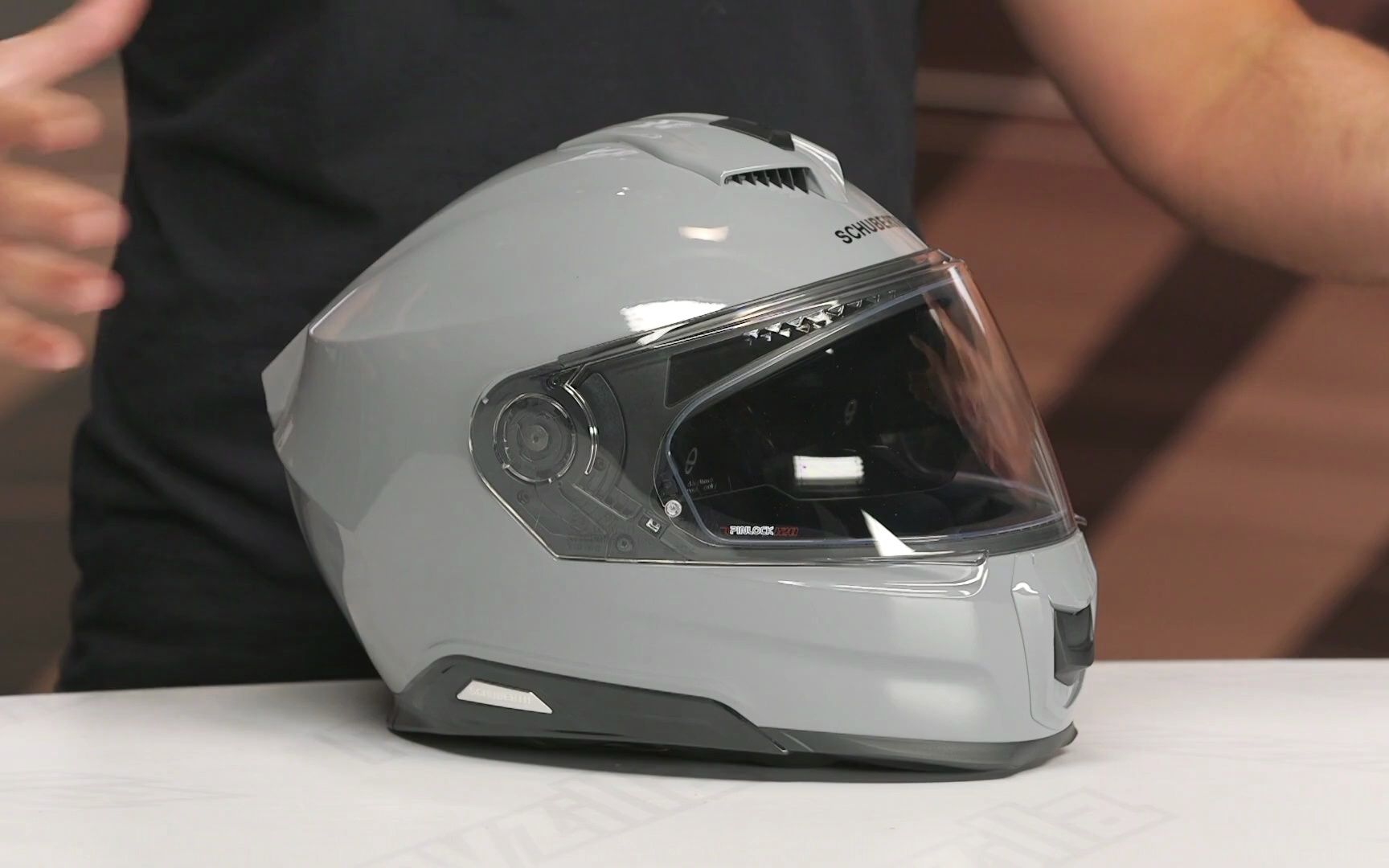【中文字幕】schuberth s3 头盔测评 - 搬运自油管revzilla