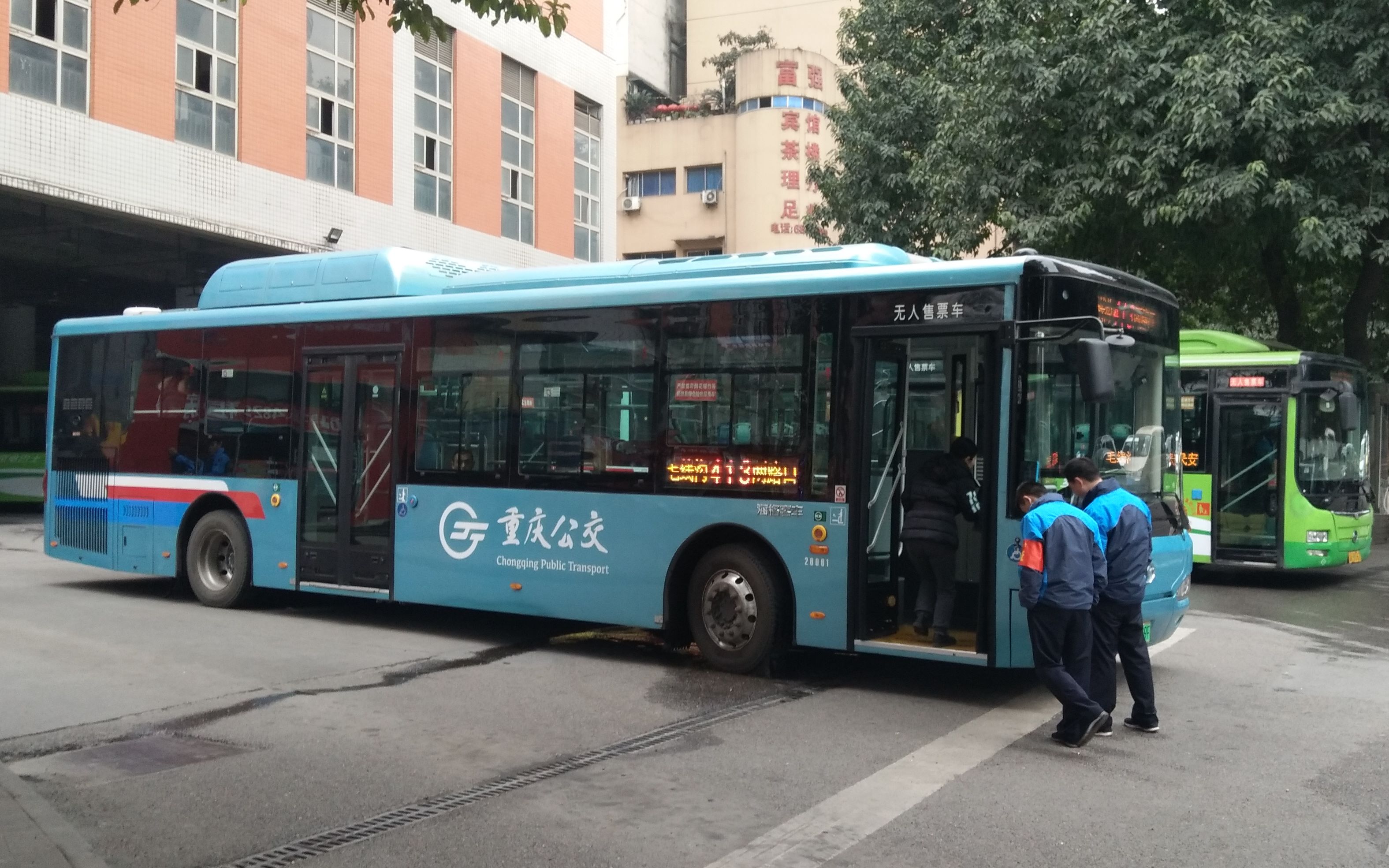 新车贺岁·重庆公交413路(毛线沟→两路口)全程pov_哔哩哔哩)