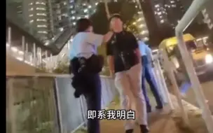 Download Video: 香港少年为拍巴士险被撞女警教育少年不耐烦