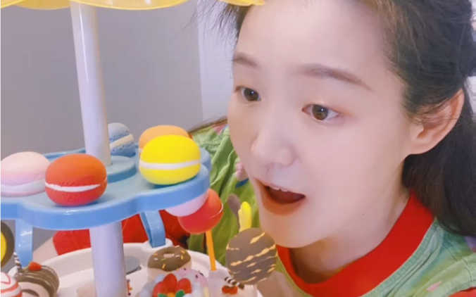 冰淇淋汉堡包还有小蛋糕豆芽姐姐的甜品小车来啦