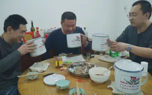 Video herunterladen: 阿远看了电视剧，买了7斤宁夏滩羊肉，做个“茶缸羊肉”，茶缸比脸大，真得劲