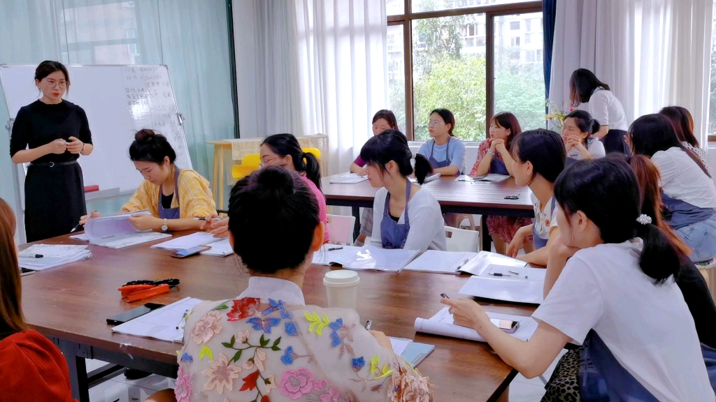 成都花艺培训成都插花培训成都花艺学校成都插花学校插花培训花艺培训插花培训班插花学校花艺师培训开花店培训插花学习零基础学插花花...