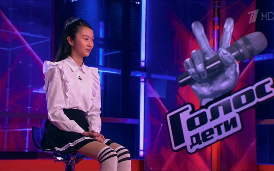 [图]12岁中国女孩登上俄罗斯好声音舞台，用中俄双语歌曲震撼观众打动导师