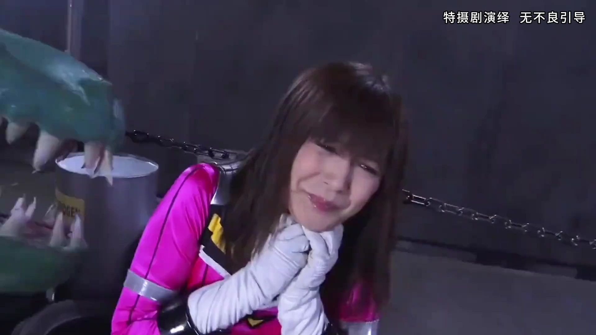 女战士被外星人苦苦折磨