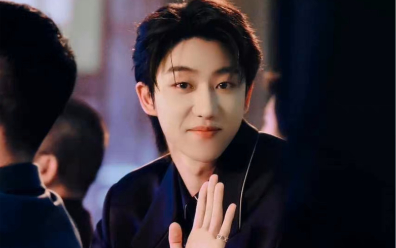 【徐明浩】"我感到宇宙正在流动在你的眼睛和我之间"