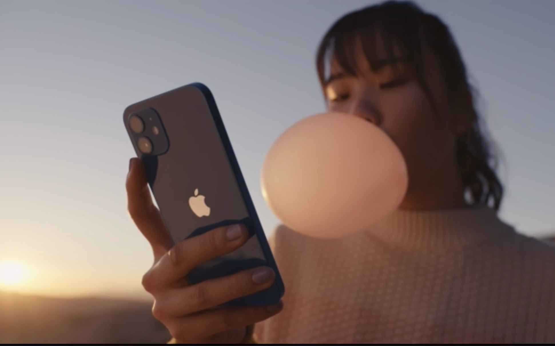 他来了!又到了欣赏苹果宣传片的时候