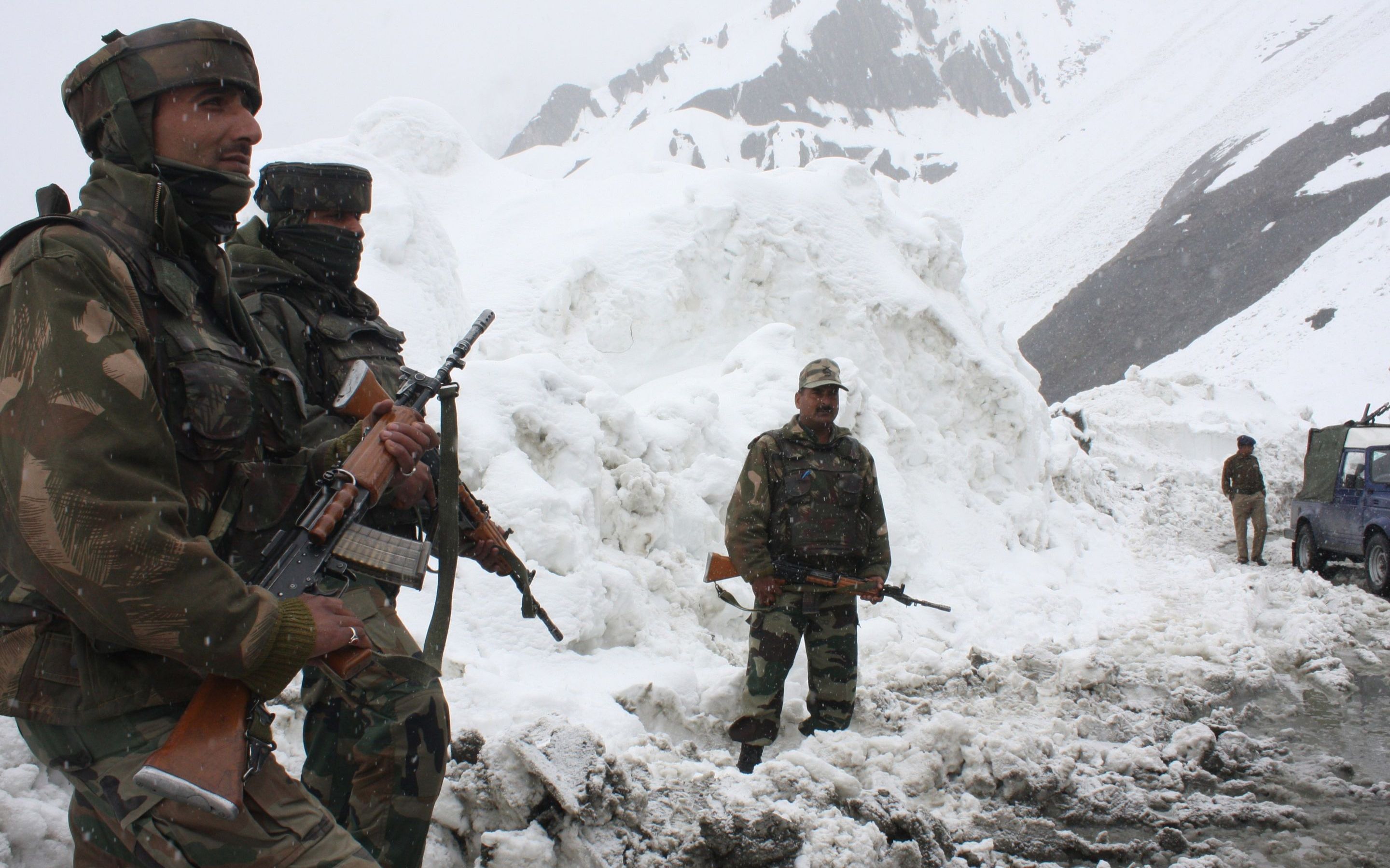 印度边境村民透露印军现状:被迫翻山给部队运送物资,怕逃兵劫掠
