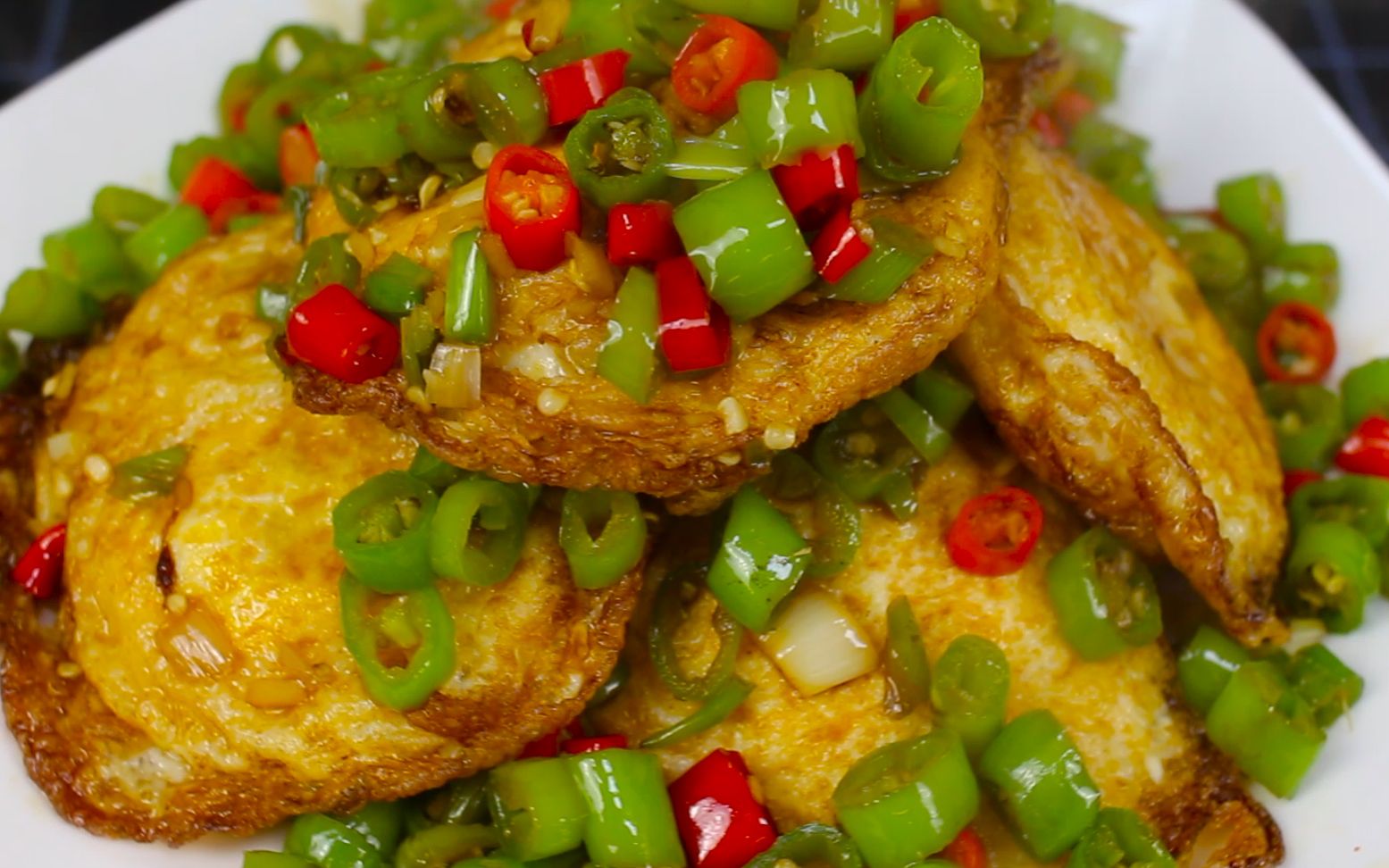 线椒荷包蛋这么做,比辣椒炒鸡蛋还好吃,我家一周做五次,太香了