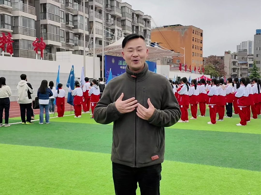 4月11日,中国科协流动科技馆黔西市巡展活动在黔西二中启动.