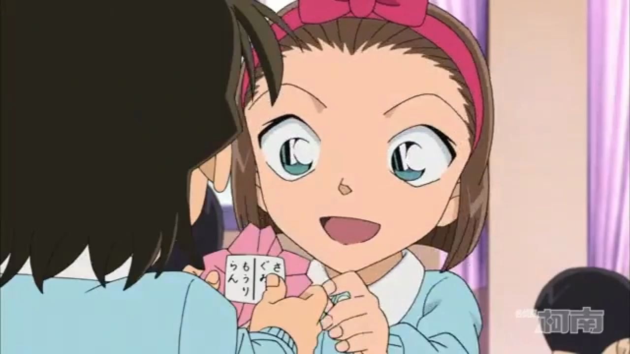 小兰和园子真是一对世界级的好闺蜜,幼儿园时就互帮互助