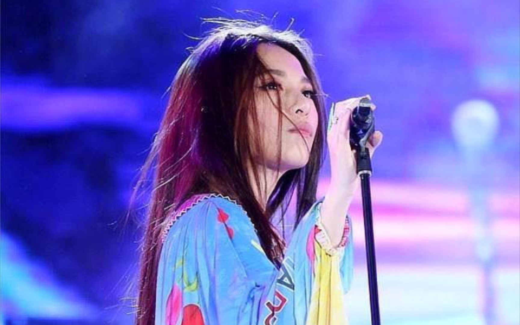hebe田馥甄花花世界真的是一个爱花的小仙女