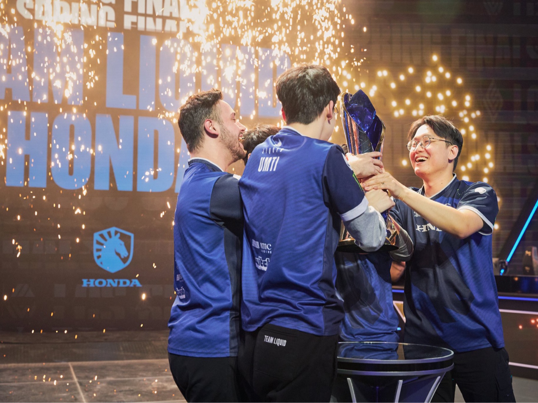 team liquid 夺冠时刻 严哥直接一个爆哭 恭喜tl拿下lcs春季赛冠军