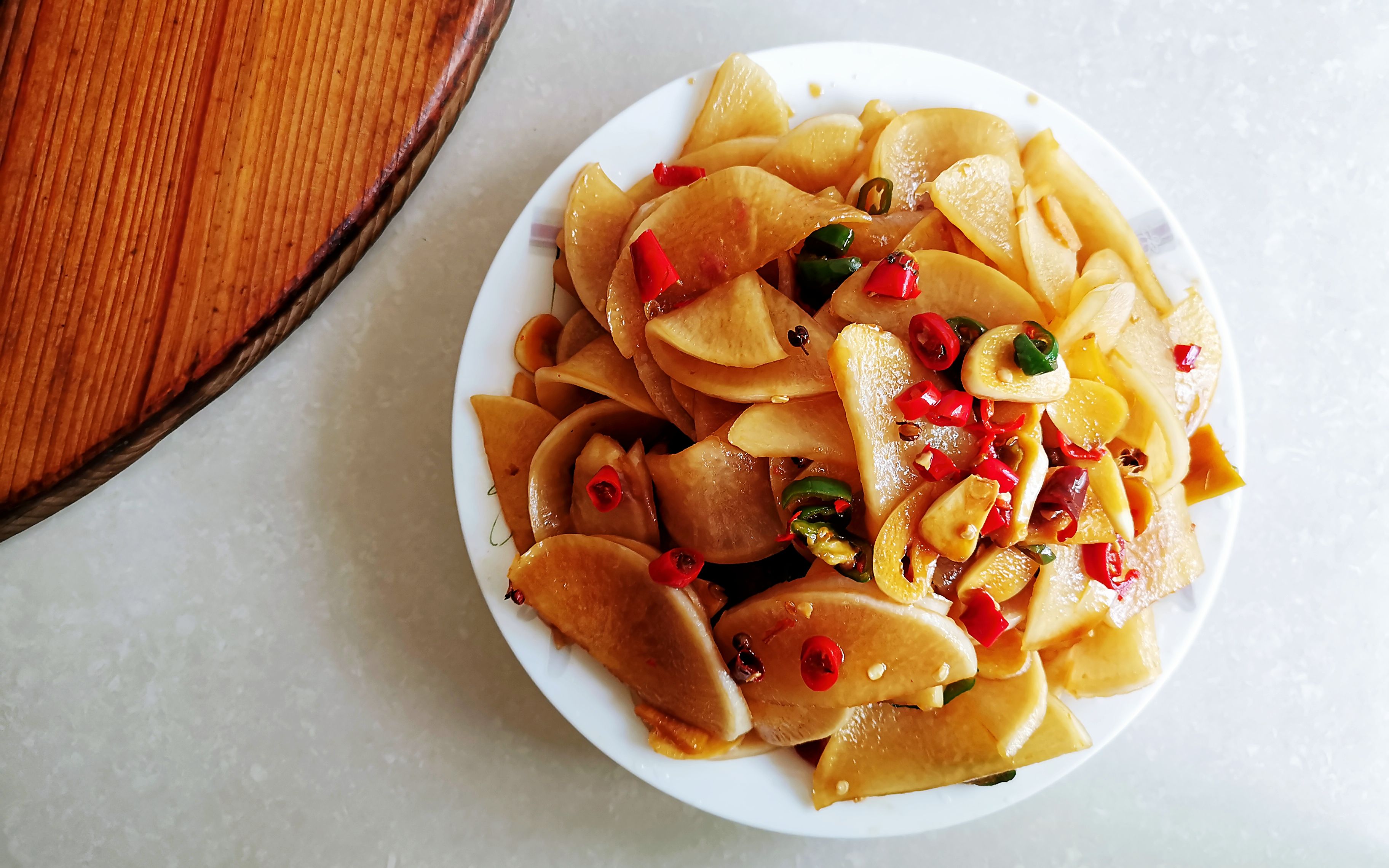 分享农家酸辣腌萝卜做法,懒人看了也会.鲜辣爽口,开胃必备美食