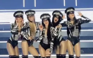 Descargar video: (G)I-DLE 240130 全员黑制服Super Lady挑战