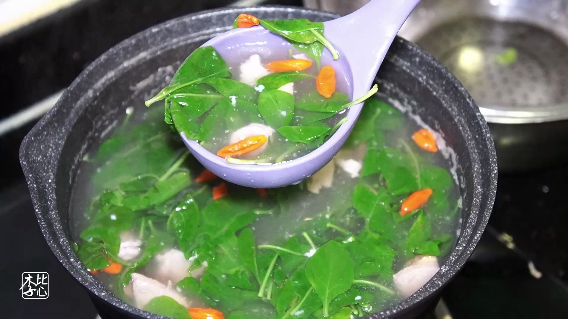 疫情期间,坚持在家做饭,少聚餐,枸杞猪杂汤,广东潮汕人很喜欢喝的汤