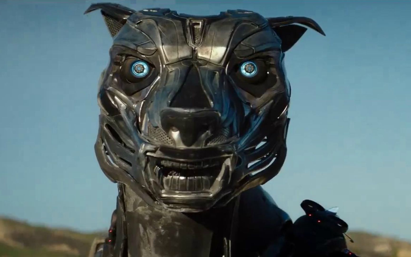 小伙养了一只机器狗只喝石油而且战斗力超强一部最新科幻电影