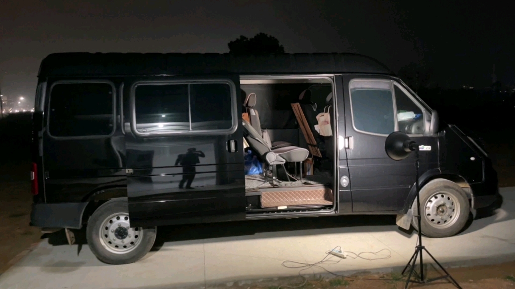 江铃特顺vanlife床车空间拓展中先改座椅