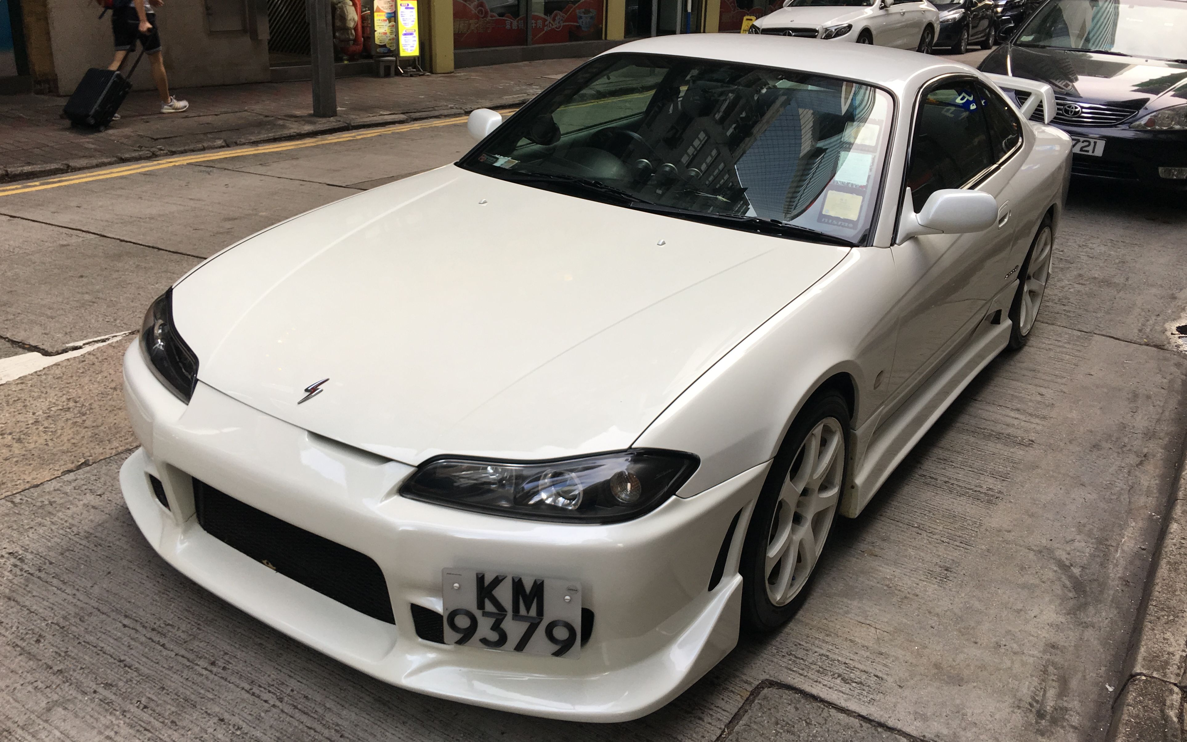 香港街拍白色日产后驱双门跑车nissansilvias151999–2002