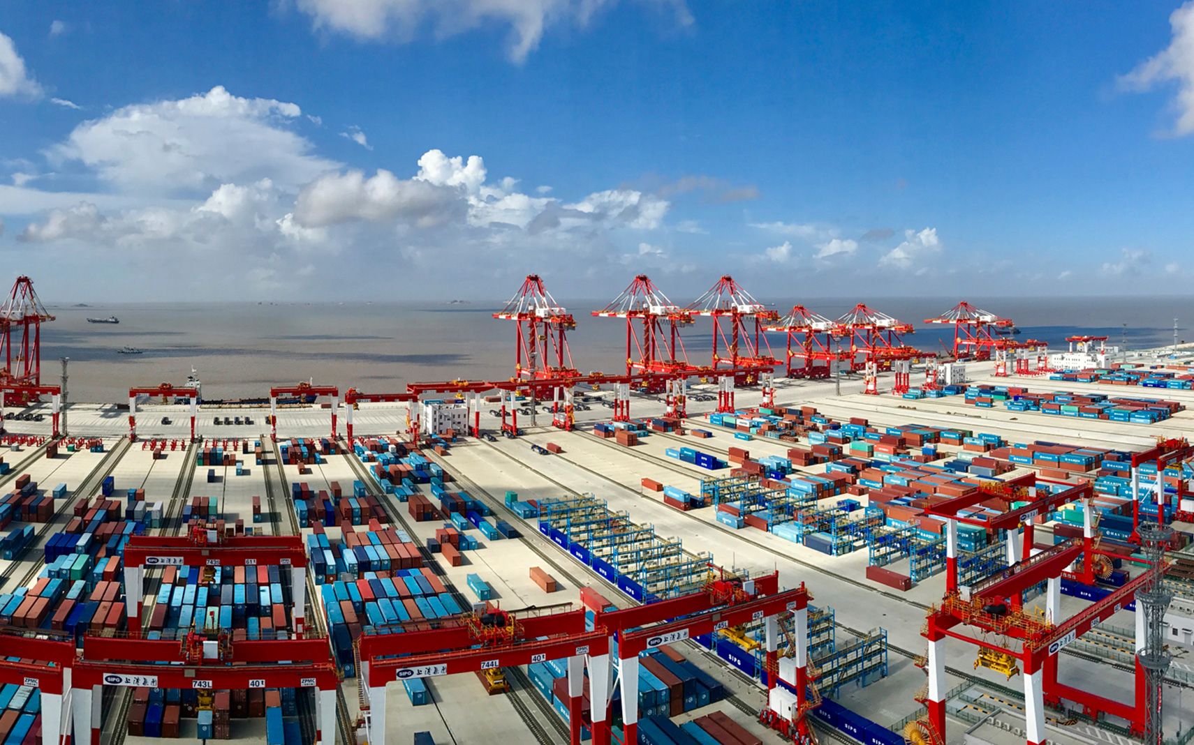 长三角·洋山深水港 i 全球最大规模,自动化程度最高的集装箱码头.