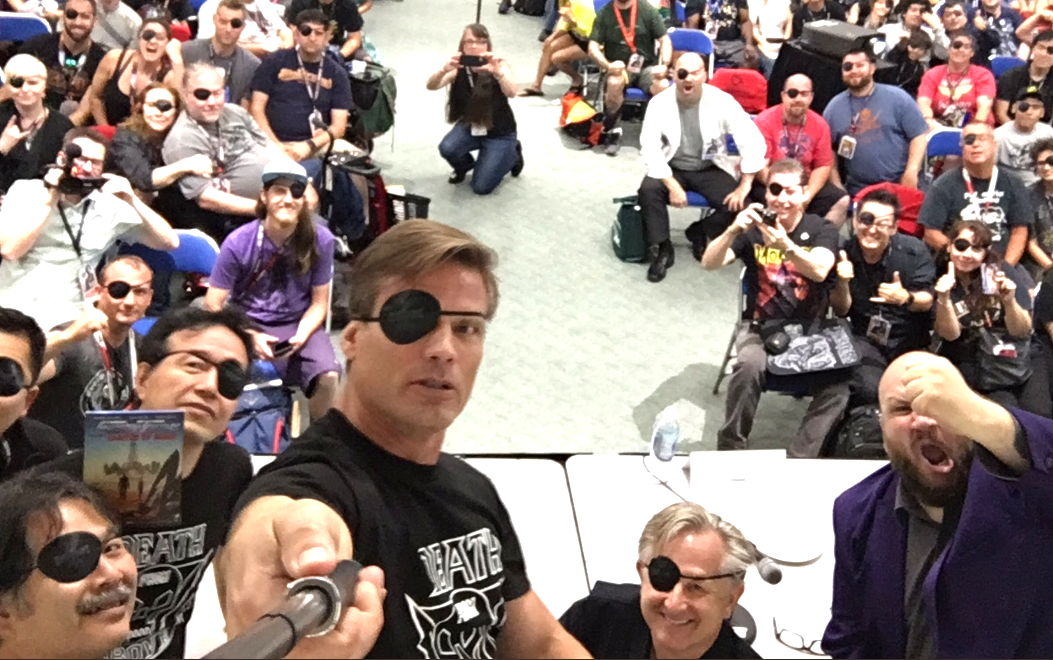 【星河战队火星叛徒】亮相圣地亚哥漫展,瑞哥与粉丝合影 星船伞兵