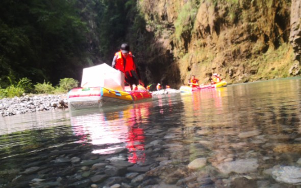 夏天玩水一贵州水银河漂流,水质果然好哔哩哔哩bilibili