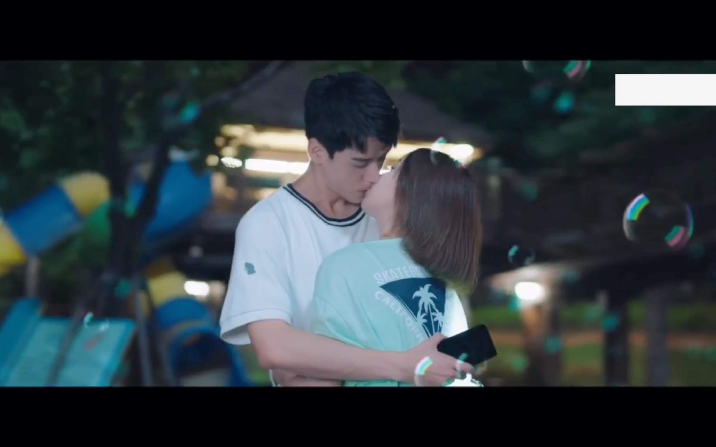 【龚俊*刘人语】超甜的浪漫泡泡吻戏