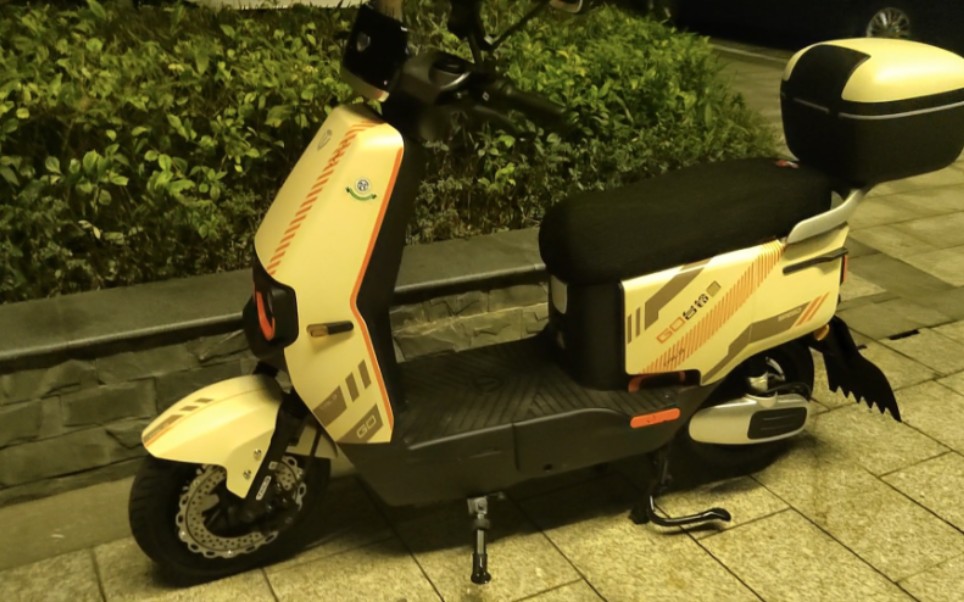 台铃赤兔72v32a,3600元,应该不算买贵了吧.