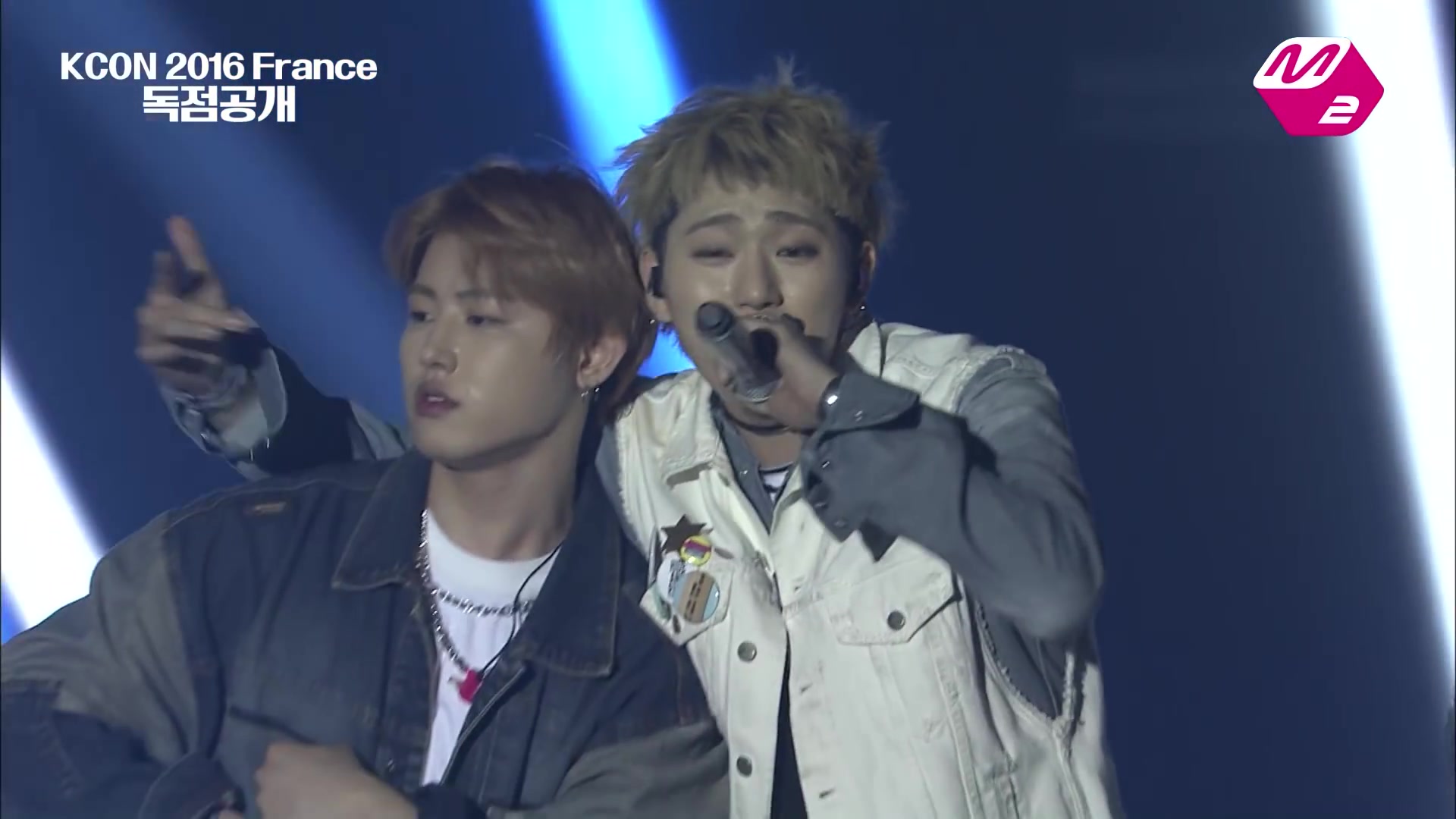 [图]Walking in the rain Block B KCON 2016 France