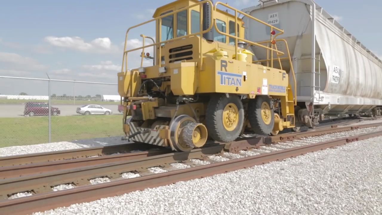 特拉莫比公铁两用牵引车轴重转移功能演示