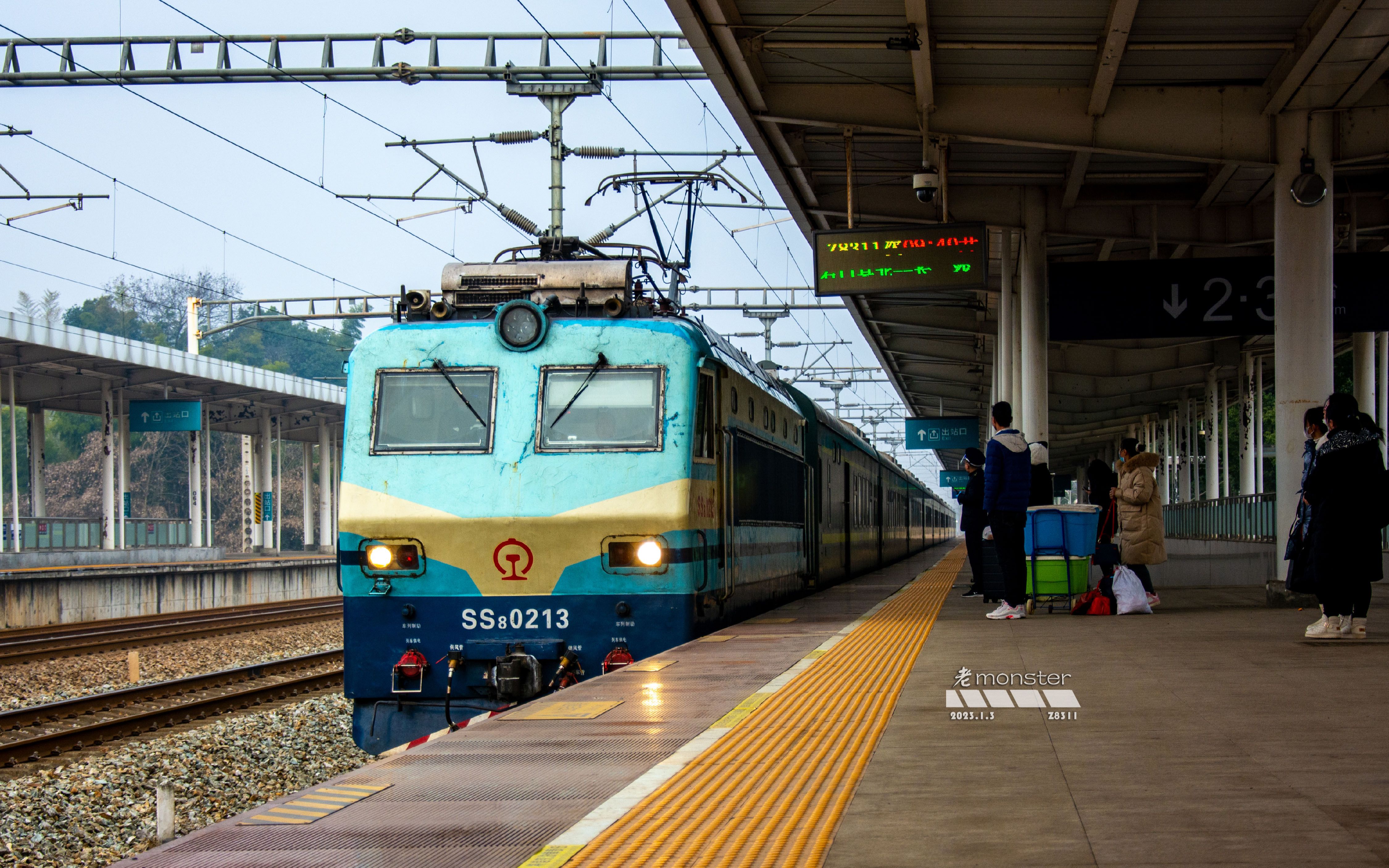 [国铁]汉寿南站|ss6b1142牵引货列两道通过|ss80213牵引z8311次进三道