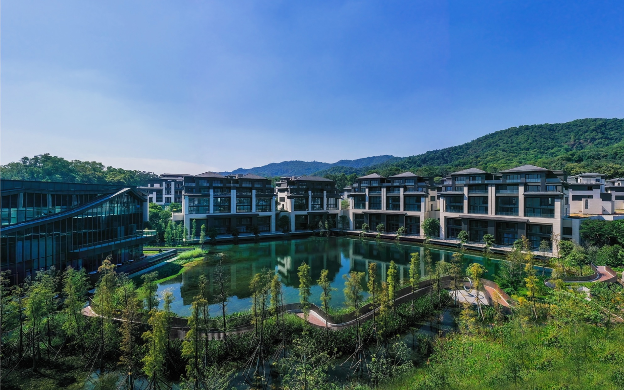 白云山下 湖景别墅 买三层送两层