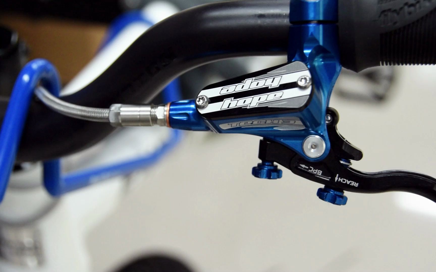 hope v4 刹车注油教程