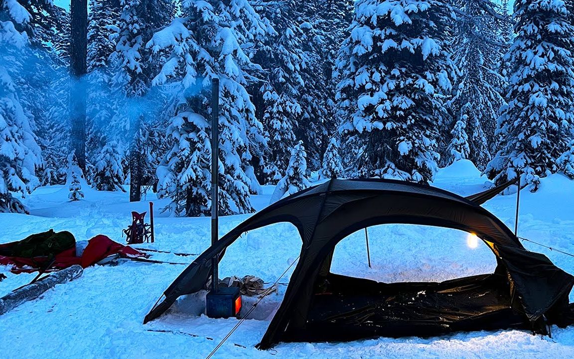 【youtube】在冬季暴风雪的森林中热帐篷露营